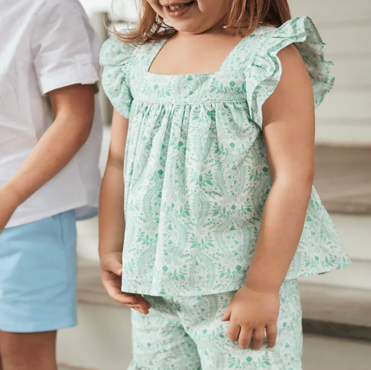 girls_ruffle_top_and_shor_3-3.webp minnow Tops<Girls Ruffle Top And Short Set Abaco Green Paisley